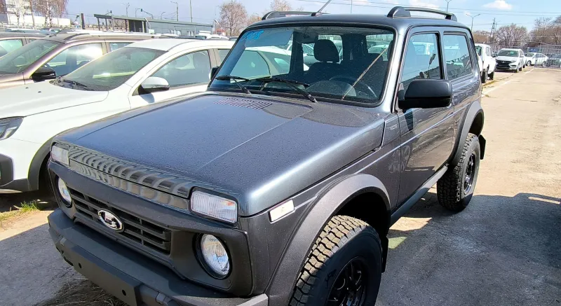 Lada Niva Bronto в цвете «Борнео» уже у дилеров: опубликовано качественное фото «Инфобокс»